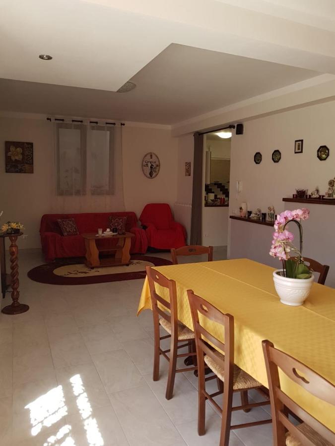 B&B La Casetta Di Lilly Amelia Buitenkant foto